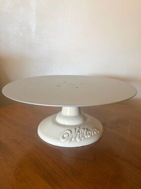 Wilton Cream Metal Cake Turntable